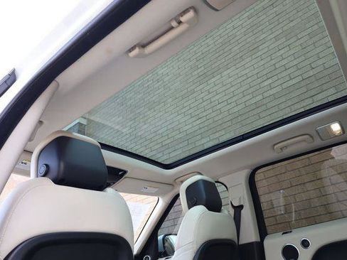 Used 2018 Land Rover Range Rover Sport HSE image 23