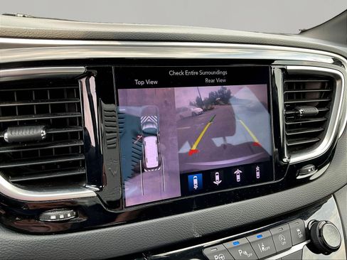 Used 2019 Chrysler Pacifica Touring Plus w/ Advanced Safetytec Group FWD image 13
