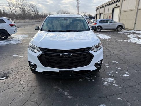 Used 2021 Chevrolet Traverse LT w/ LPO, Blackout Package image 2