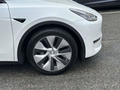 Used 2022 Tesla Model Y Long Range AWD/4WD image 10