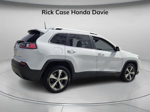 Used 2019 Jeep Cherokee Limited image 7