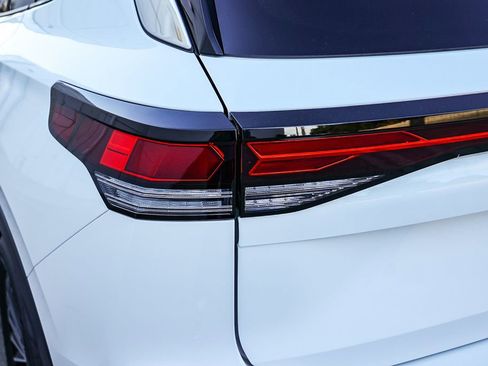 New 2026 Volkswagen Tiguan S image 9