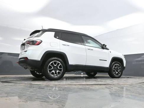Used 2025 Jeep Compass Trailhawk AWD/4WD image 45