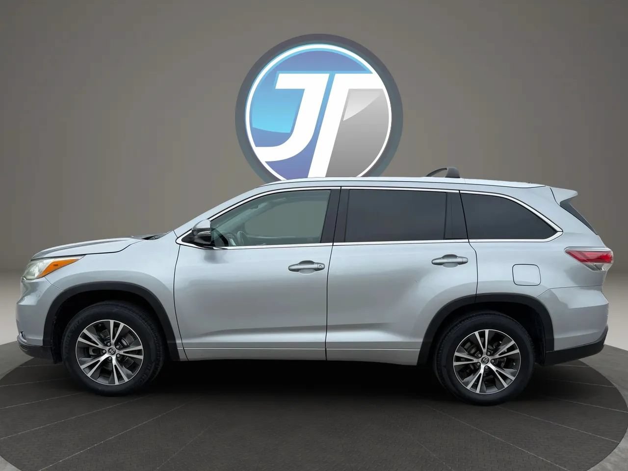 Used 2016 Toyota Highlander XLE FWD image 7