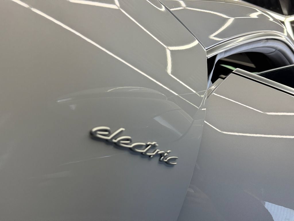Used 2026 Porsche Macan 4S Electric AWD/4WD image 34