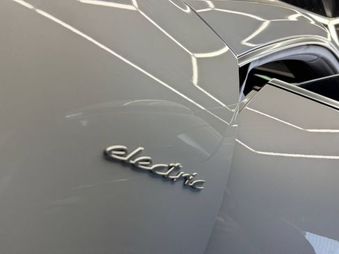Used 2026 Porsche Macan 4S Electric AWD/4WD image 34