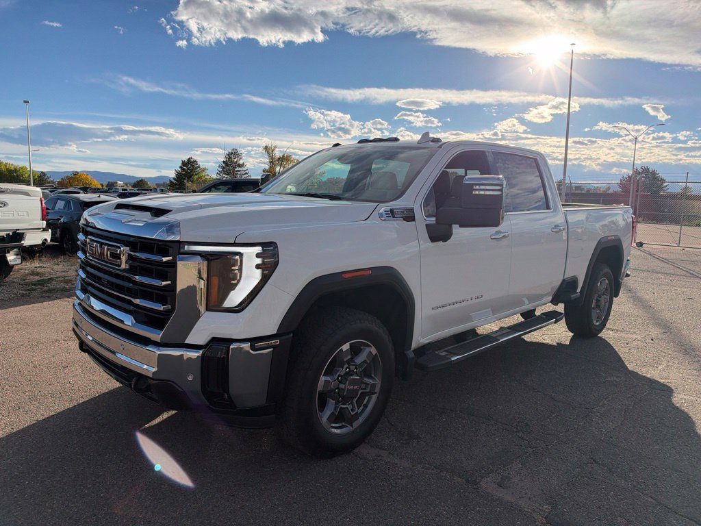 Used 2025 GMC Sierra 2500 SLT w/ SLT Convenience Package AWD/4WD image 2