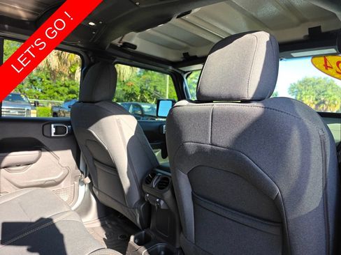 Used 2024 Jeep Wrangler Unlimited Sport AWD/4WD image 16