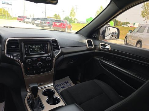 Used 2016 Jeep Grand Cherokee Laredo w/ Quick Order Package 23E AWD/4WD image 15
