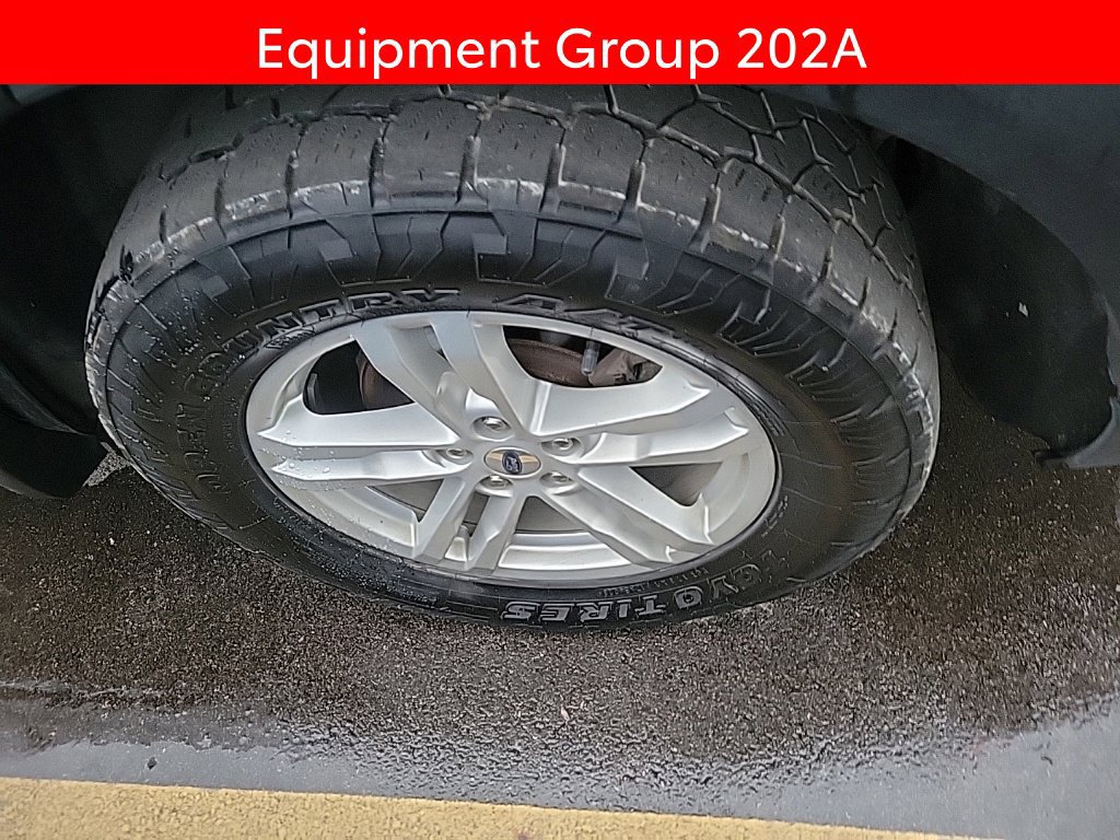 Used 2022 Ford Explorer XLT w/ Equipment Group 202A AWD/4WD image 5