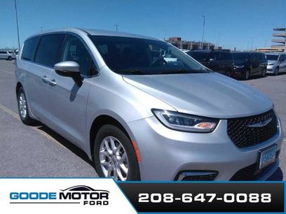 Used 2023 Chrysler Pacifica Touring-L