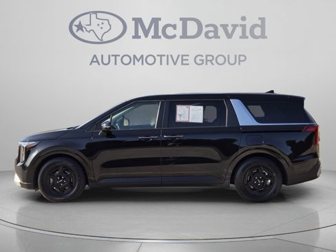 Used 2025 Kia Carnival FWD image 2