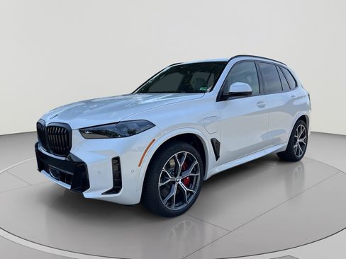 Certified 2026 BMW X5 xDrive50e w/ M Sport Package AWD/4WD image 1