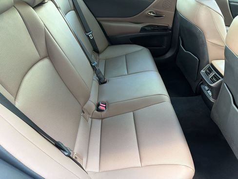 Used 2025 Lexus ES 350 w/ Premium Package FWD image 31