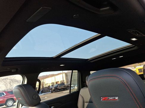 Used 2025 Chevrolet Traverse Z71 w/ Enhanced Driving Package image 15