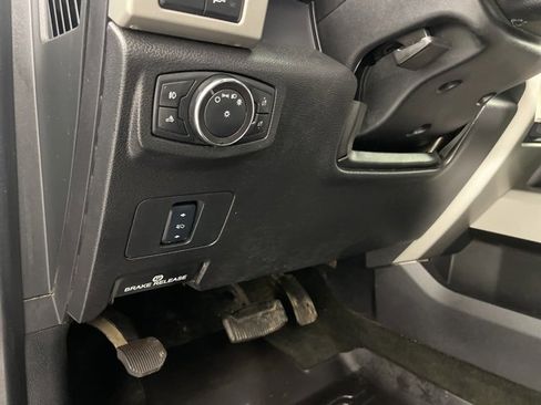 Used 2017 Ford F350 Lariat w/ Chrome Package image 29