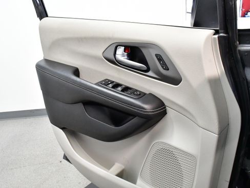 Used 2023 Chrysler Pacifica Touring-L FWD image 20