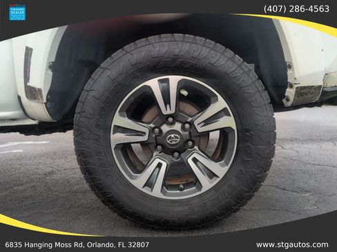 Used 2017 Toyota Tacoma TRD Sport w/ Premium & Technology Package AWD/4WD image 31