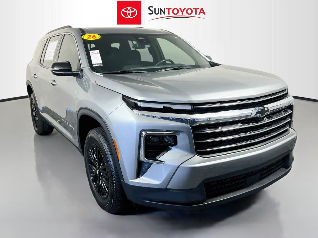 Used 2026 Chevrolet Traverse LT FWD image 1
