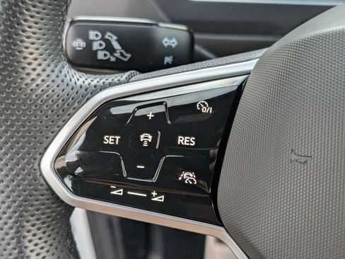 Used 2022 Volkswagen Tiguan SEL R-Line image 19