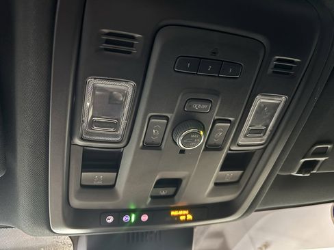 Used 2023 Chevrolet Suburban Z71 w/ Luxury Package image 26