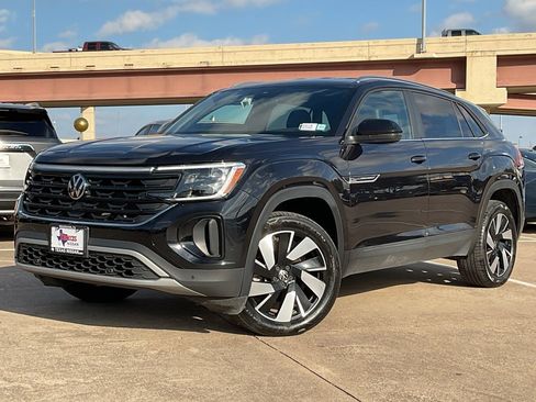 Used 2025 Volkswagen Atlas Cross Sport SE image 2