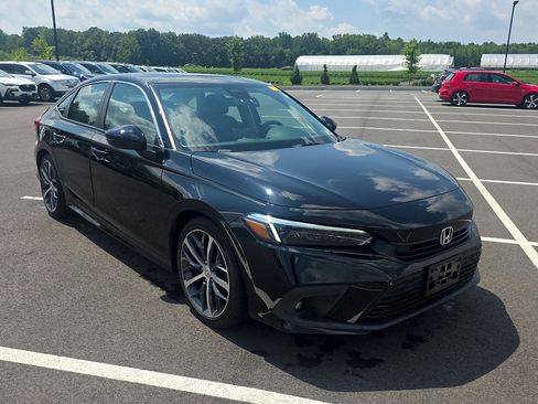 Used 2024 Honda Civic Touring image 3