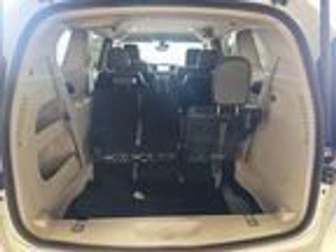 Used 2023 Chrysler Pacifica Touring-L FWD image 8