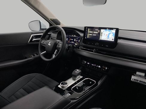 New 2025 Mitsubishi Outlander SE image 18
