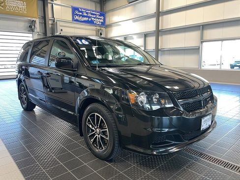 Used 2016 Dodge Grand Caravan SE image 1