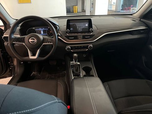 Used 2025 Nissan Altima 2.5 SV FWD image 32