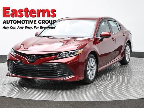 Used 2019 Toyota Camry LE FWD image 1