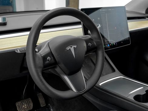 Used 2021 Tesla Model Y Long Range AWD/4WD image 21