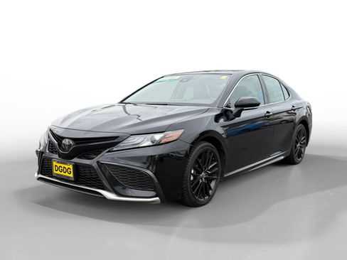 Used 2023 Toyota Camry XSE image 1