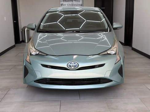 Used 2017 Toyota Prius Two w/ Prius Two Safety Plus Package FWD image 14