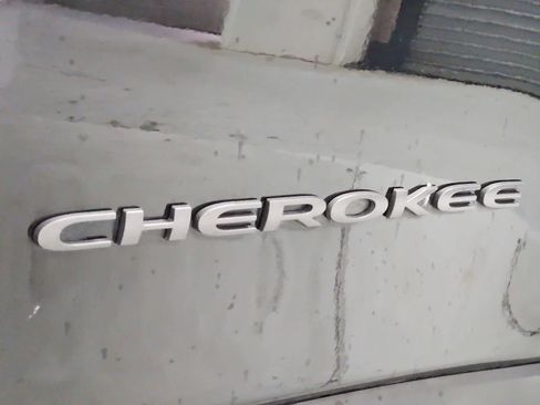 Used 2020 Jeep Cherokee Trailhawk w/ Comfort/Convenience Group AWD/4WD image 12