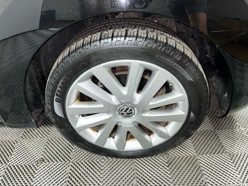 Used 2008 Volkswagen Beetle SE FWD image 10