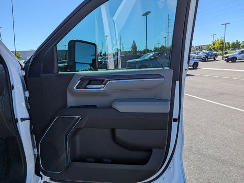 Used 2024 Chevrolet Silverado 1500 RST AWD/4WD image 40