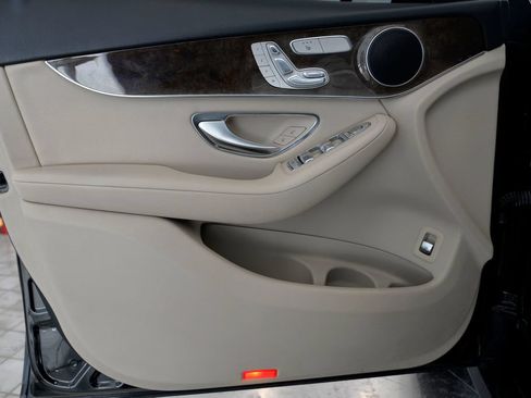 Used 2018 Mercedes-Benz GLC 300 4MATIC image 31
