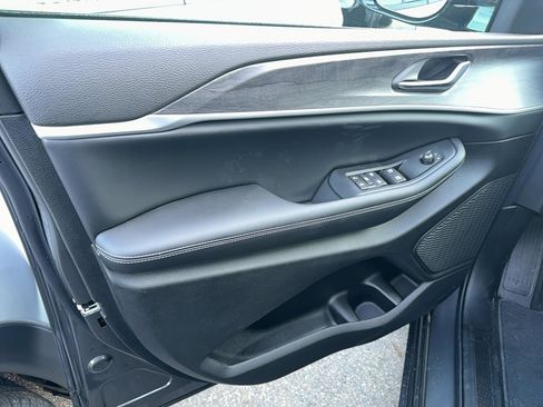 New 2026 Jeep Grand Cherokee Altitude image 6