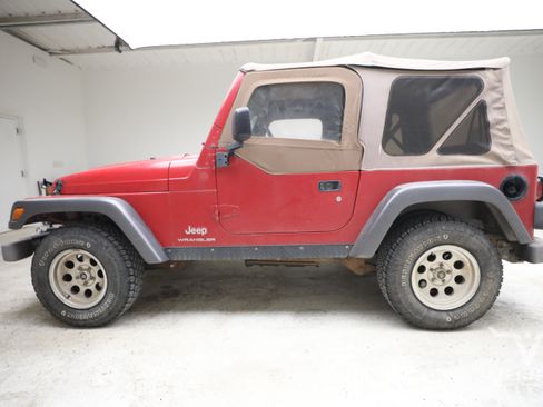 Used 2004 Jeep Wrangler X AWD/4WD image 2