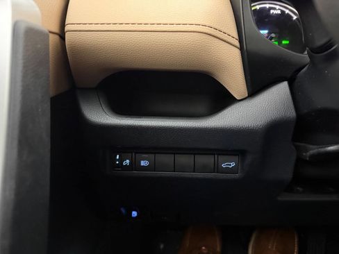 Used 2020 Toyota RAV4 XLE image 16