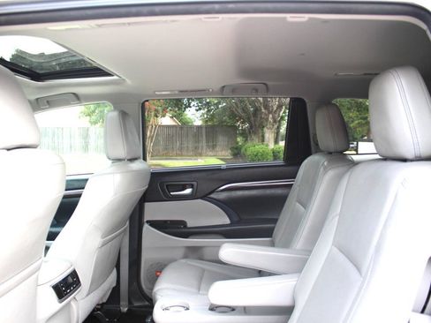 Used 2014 Toyota Highlander Limited FWD image 11