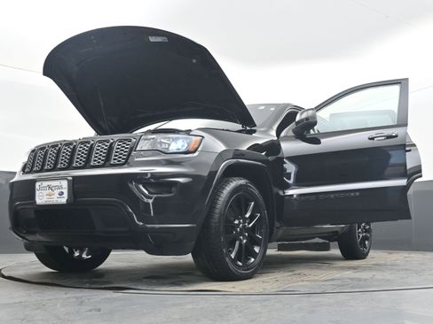 Used 2019 Jeep Grand Cherokee Altitude image 40