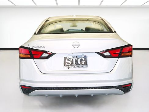 Used 2025 Nissan Altima 2.5 SV FWD image 5