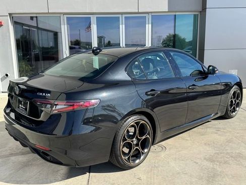 Used 2025 Alfa Romeo Giulia w/ Driving Assist Package image 8