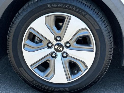 Used 2019 Kia Niro LX FWD image 30