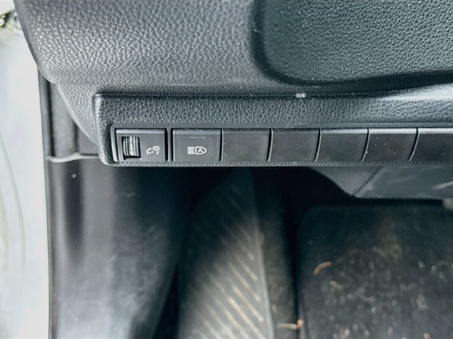 Used 2020 Toyota Corolla LE FWD image 15