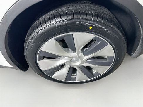 Used 2022 Tesla Model Y Long Range AWD/4WD image 11