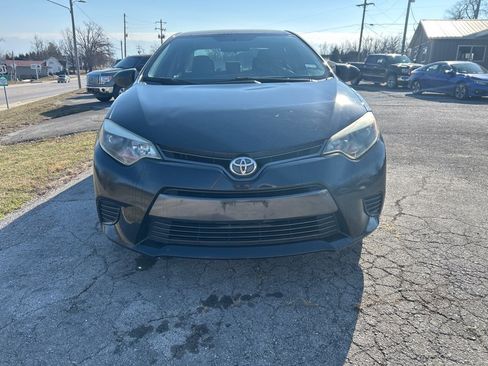 Used 2015 Toyota Corolla LE image 2